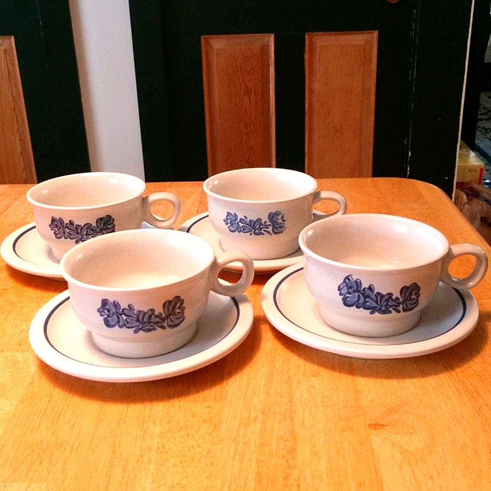 Pfaltzgraff Yorktowne Set Of Four